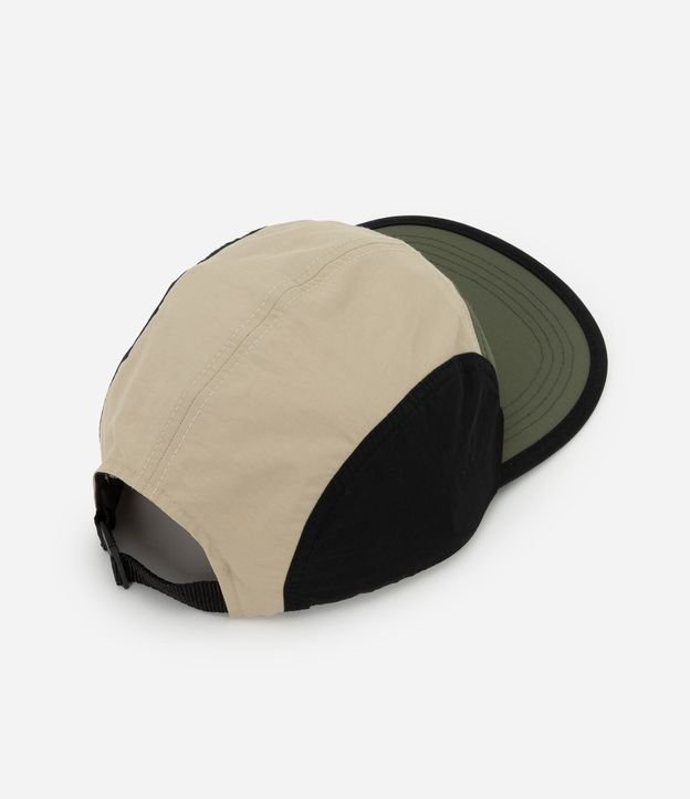 Gorra 5 Panel en Microfibra con Recortes y Etiqueta Stay Grounded 3