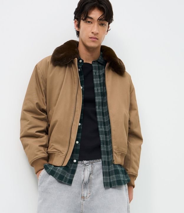 Campera Bomber en Sarga Lisa y con Cuello Desmontable