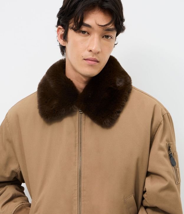 Campera Bomber en Sarga Lisa y con Cuello Desmontable 3