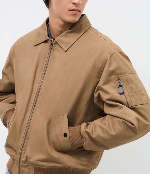 Campera Bomber en Sarga Lisa y con Cuello Desmontable 4