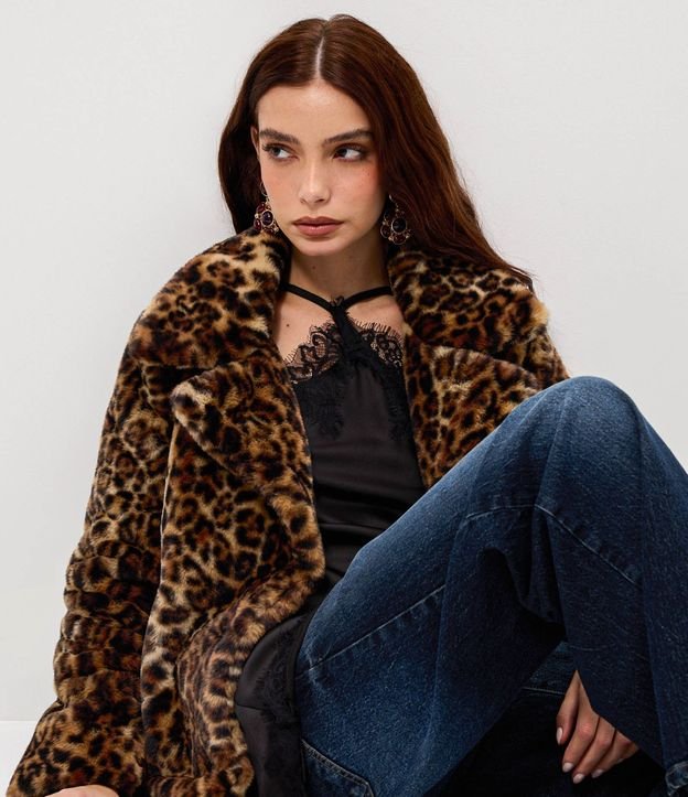 Campera Corta Animal Print con Pelo Sintético 4