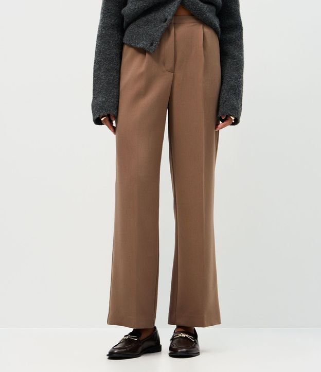 Pantalón Recto Sastre con Cintura Fina y Pliegues Delanteros 3