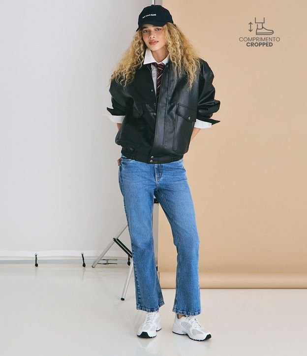 Pantalón Flare Cropped en Jeans con Cintura Alta