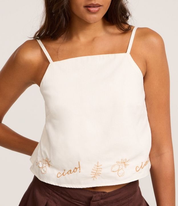 Blusa en Sarga con Bordados en el Bajo y Breteles Finos 5