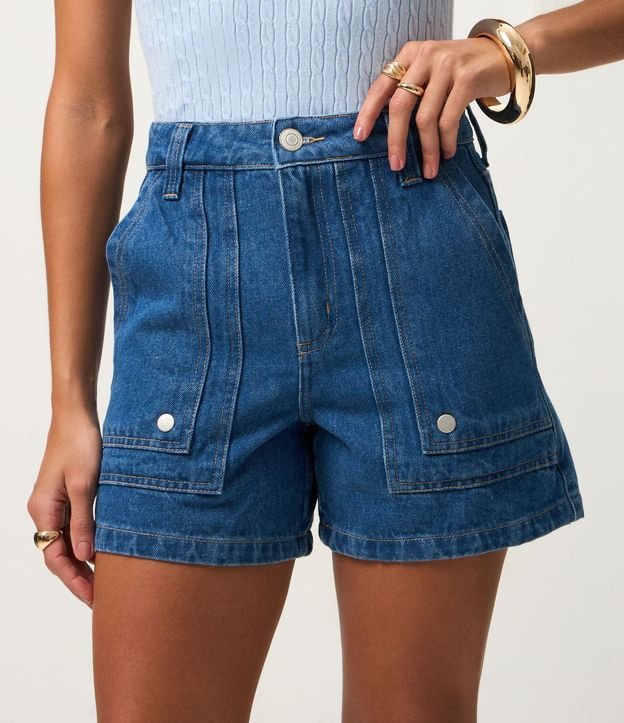 Short Mom en Jeans con Recorte en Bolsillo Carpintero 3