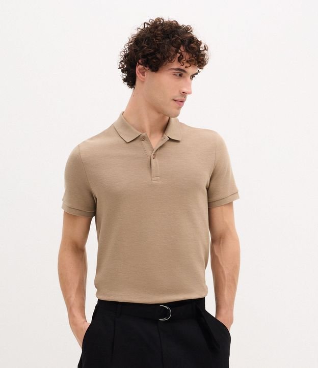 Polo Slim en Media Malla con Botones y Textura Acanalada