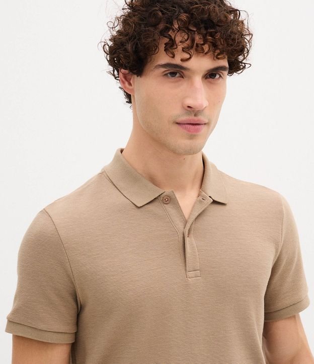 Polo Slim en Media Malla con Botones y Textura Acanalada 4