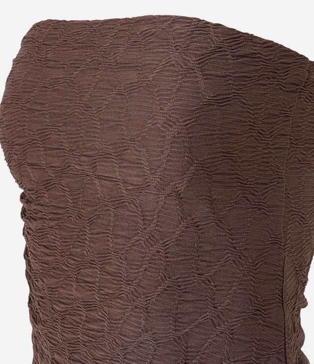 Blusa Sin Breteles Texturizada con Ruedo Asimétrico 4