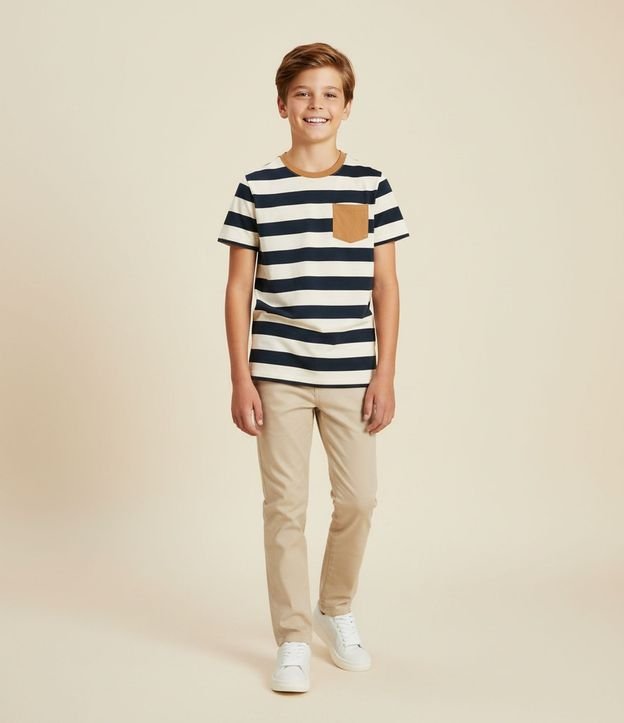 Remera Infantil Regular con Estampa de Rayas y Bolsillo - Talle 5 a 14 años 1