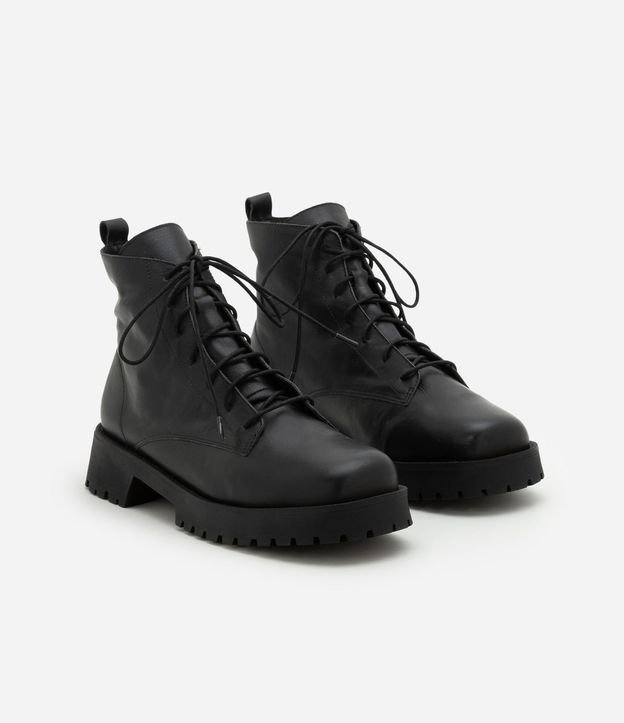 Bota Coturno en Cuero con Puntera Cuadrada y cordón 2