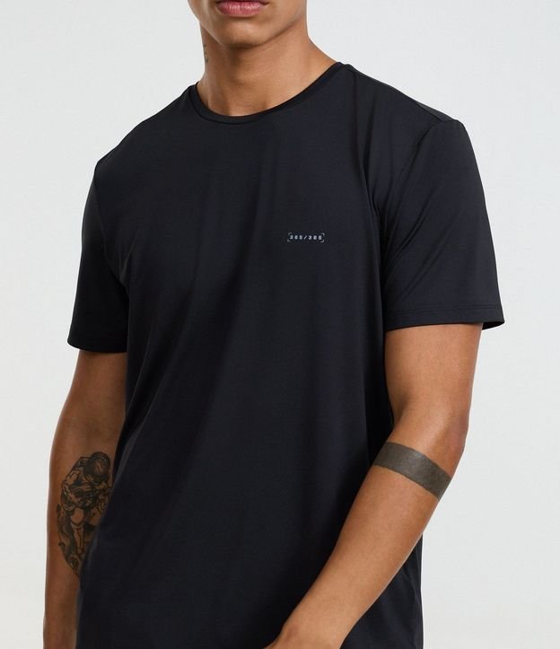 Remera Deportiva Regular con Tecnologia Dry y Estampa Localizada 5