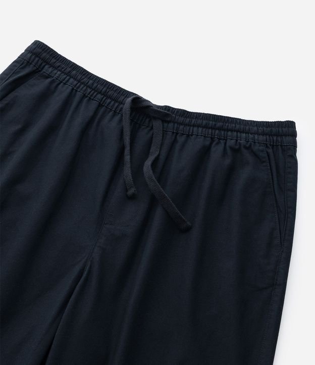 Pantalón Sarga Lisa con Cintura Elástica y Lazo Modelo Relaxed 9