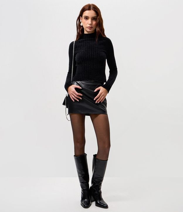 Blusa Cropped en Punto con Cuello Alto 2