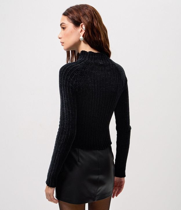 Blusa Cropped en Punto con Cuello Alto 4