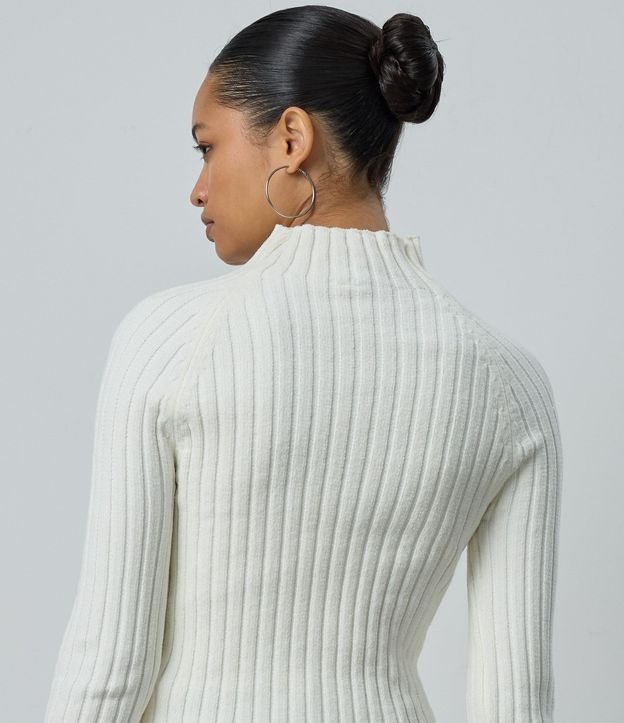 Blusa Cropped en Punto con Cuello Alto 4