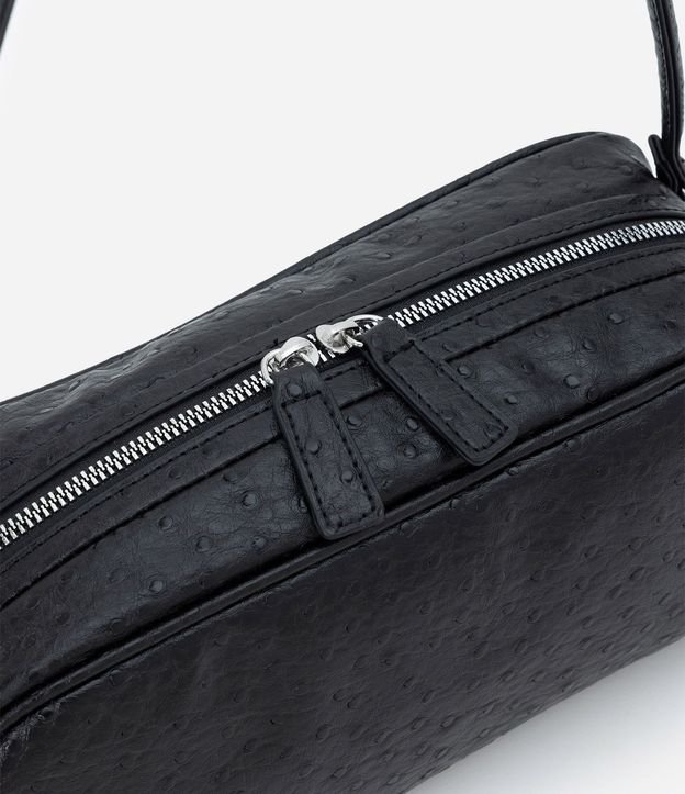 Cartera Mediana Rectangular con Textura y Correas Dobles 5