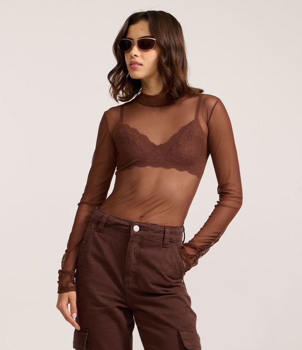 Blusa en Tule con Cuello Alto y Fruncidos
