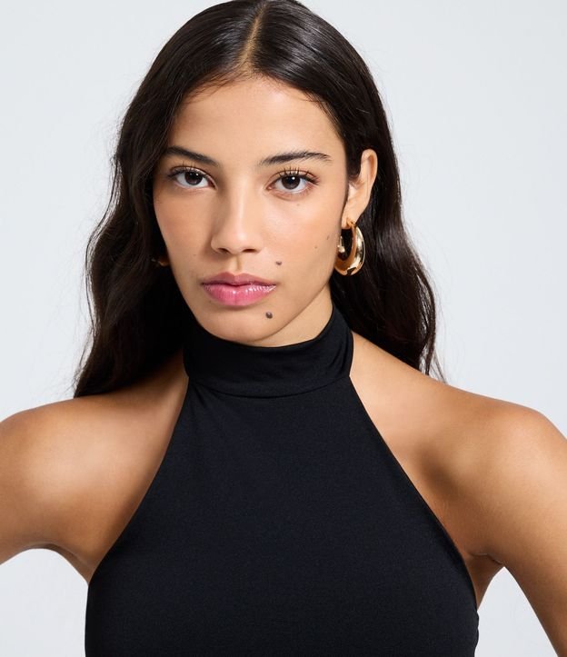 Blusa en Poliamida con Escote Halter y Ruedo Asimétrico 3