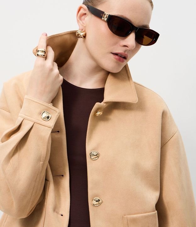 Campera Estructurada en Gamuza con Bolsillos Delanteros