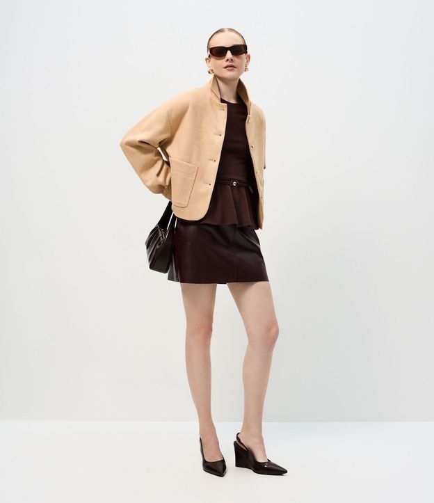 Campera Estructurada en Gamuza con Bolsillos Delanteros 3