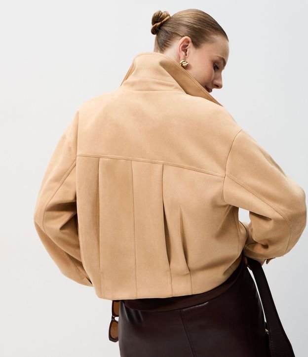 Campera Estructurada en Gamuza con Bolsillos Delanteros 4