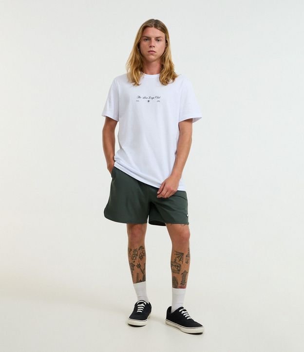 Remera Comfort en Algodón con Estampa Frente y Espalda Palmeras 2