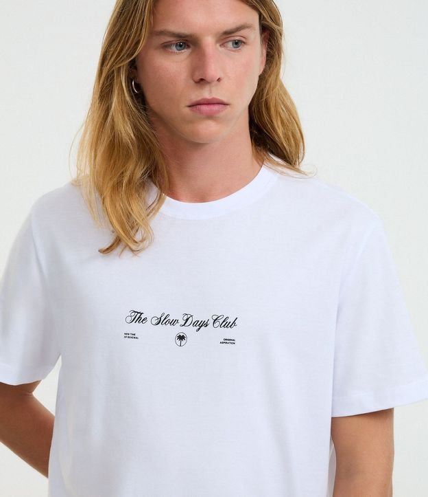 Remera Comfort en Algodón con Estampa Frente y Espalda Palmeras 4