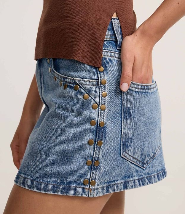 Pollera Corta Cintura Mediana en Jeans con Tachas Metalizadas 4