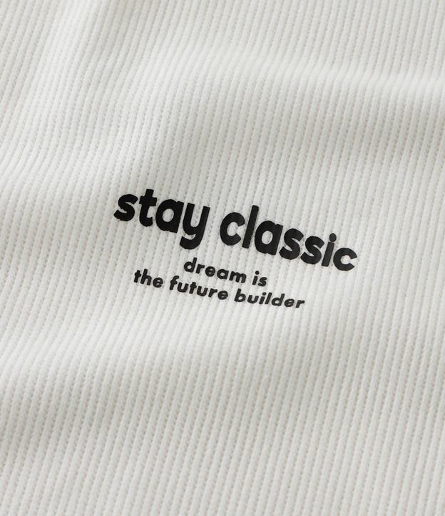 Remera con Elastano Texturizado y Estampa Lettering 8