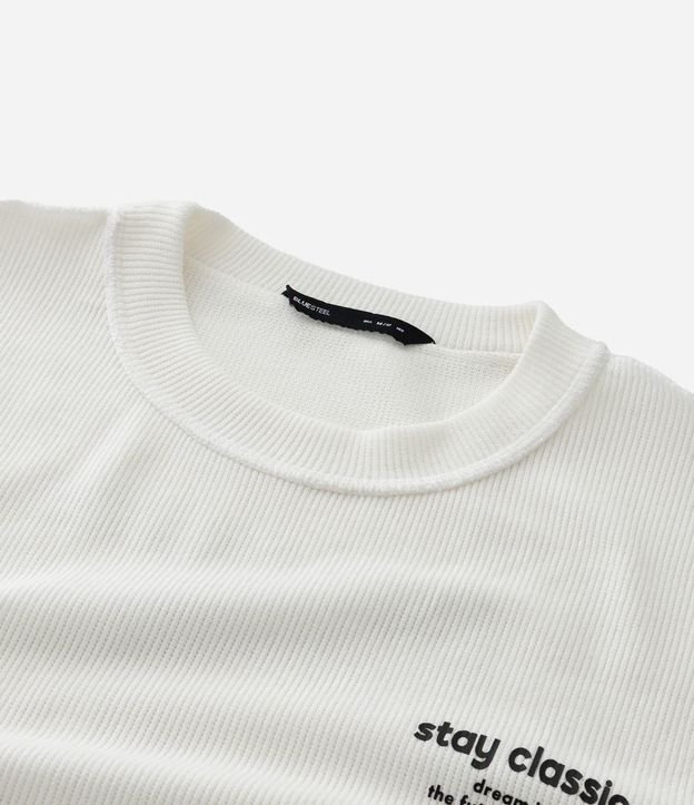 Remera con Elastano Texturizado y Estampa Lettering 9