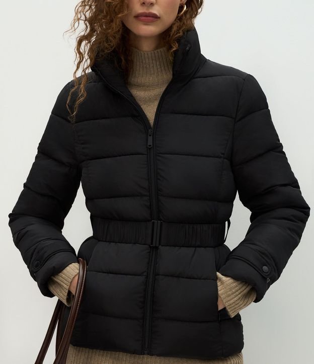 Campera Acolchonada Pesada con Cinturón Marcado 4
