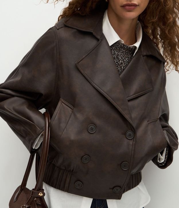 Campera en PU con Cuello Blazer y Abotonado Traspasado 3