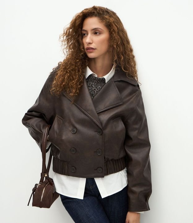 Campera en PU con Cuello Blazer y Abotonado Traspasado 4