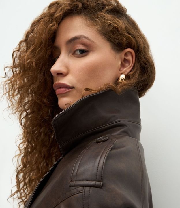 Campera en PU con Cuello Blazer y Abotonado Traspasado 5