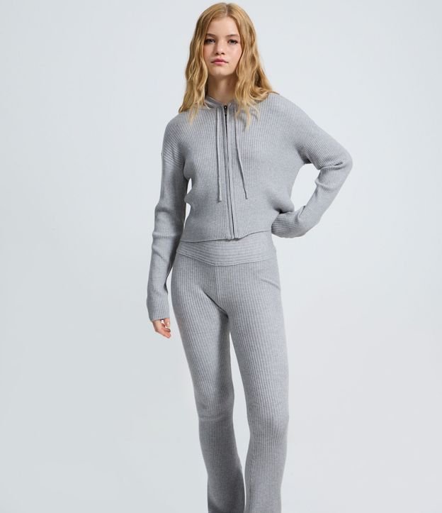 Pantalón Femenino Flare en Tricot Acanalado de Cintura Alta 2
