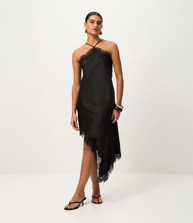 Vestido en Satén con Escote Halter y Bajo Assimétrica 1