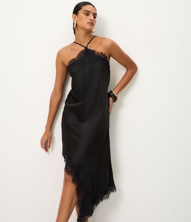 Vestido en Satén con Escote Halter y Bajo Assimétrica 2