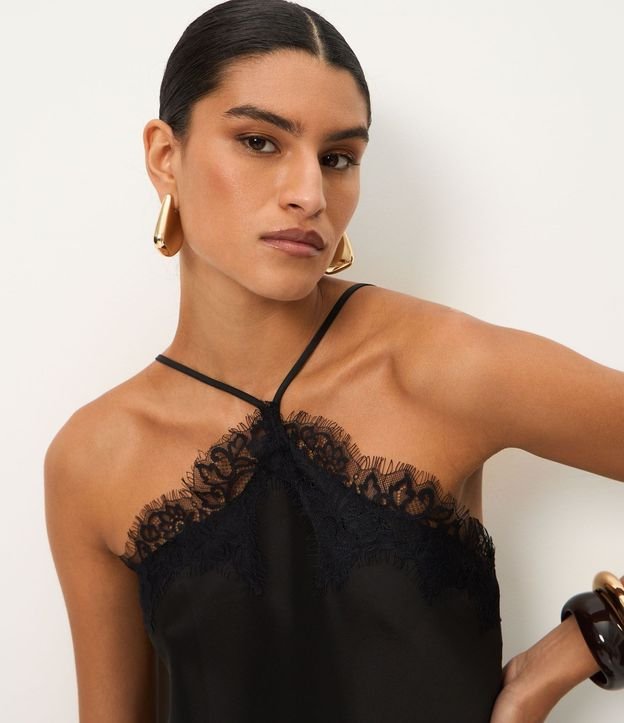 Vestido en Satén con Escote Halter y Bajo Assimétrica 4