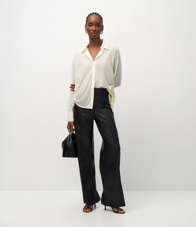 Pantalón Wide Leg en PU con Aplicación de Bolsillos