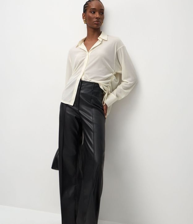 Pantalón Wide Leg en PU con Aplicación de Bolsillos 2
