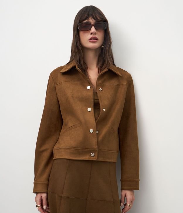 Chaqueta Femenina en Suede con Botones Metálicos