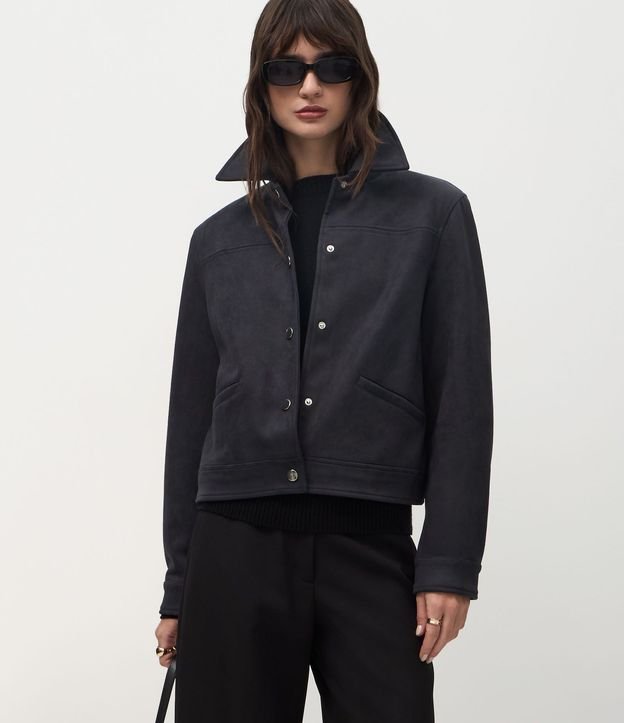 Chaqueta Femenina en Suede con Botones Metálicos