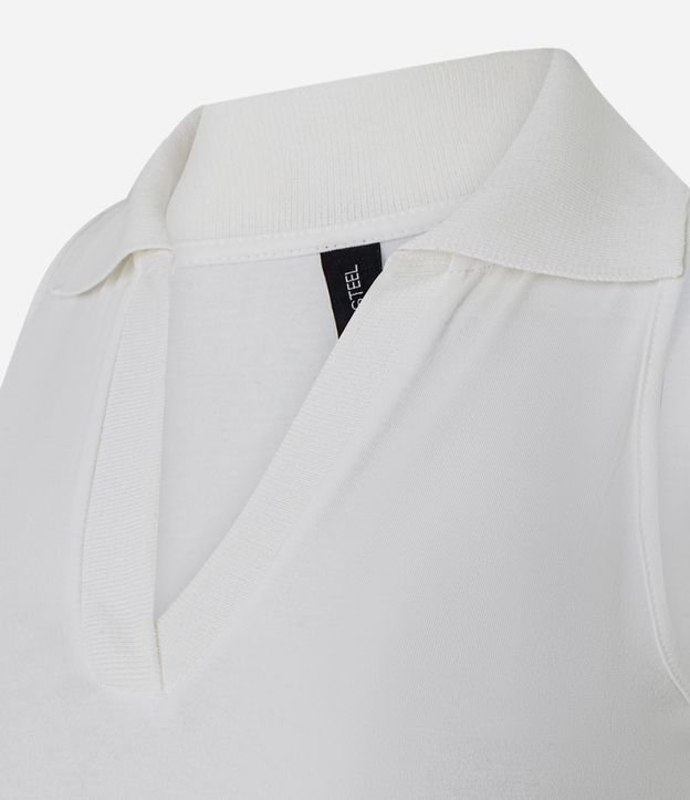 Blusa Polo en Escote V sin Mangas 9
