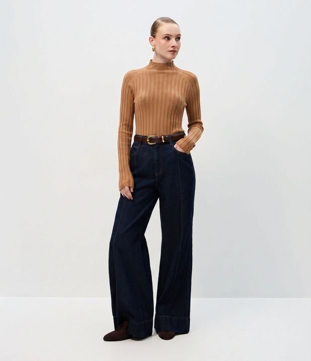 Blusa en Punto con Cuello Alto y Manga Larga 1