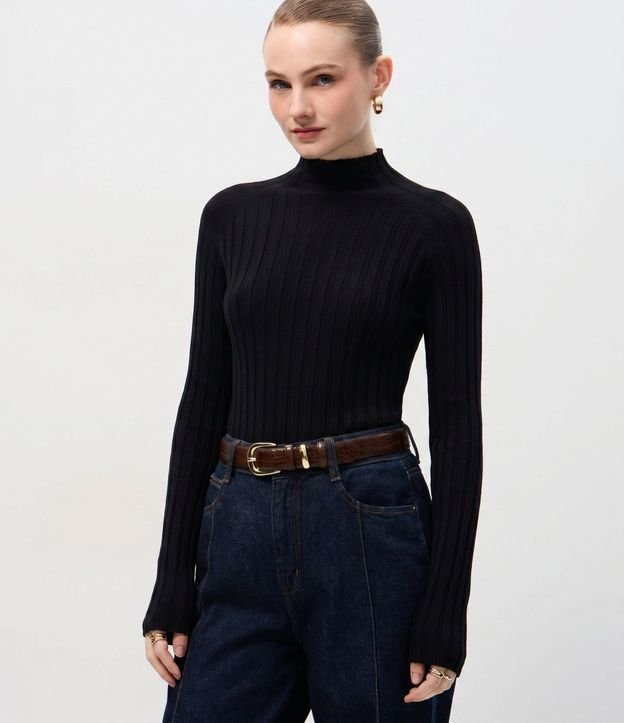Blusa en Punto con Cuello Alto y Manga Larga 2