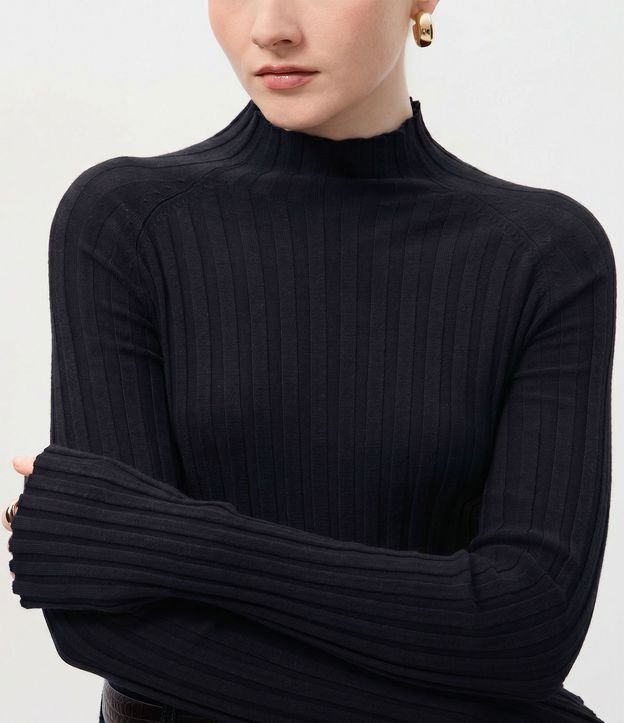 Blusa en Punto con Cuello Alto y Manga Larga 3