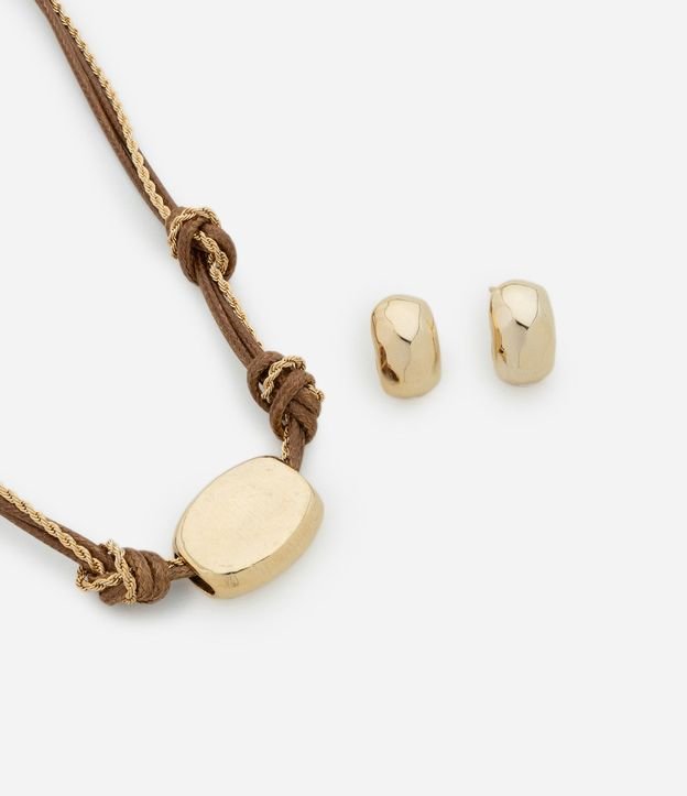 Set de Collar y Caravanas en Metal con Acabado Light Gold