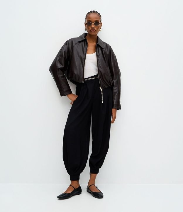Pantalón Aladim Sastre con Pliegues y Cinturón de Cadena