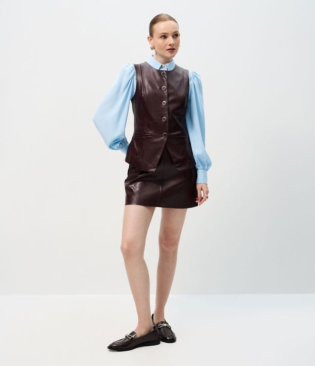 Camisa en Crepé con Botón Diferenciado y Manga Abullonada 2