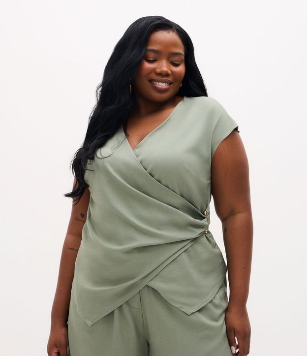 Blusa en Viscolino con Traspase Delantero y Adorno Curve & Plus Size 1
